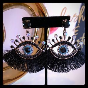 Beautiful Earrings black!!